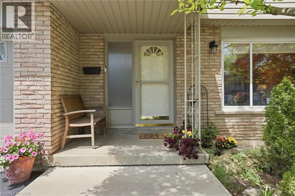 1381 Majestic Drive, Burlington, ON - Outdoor
