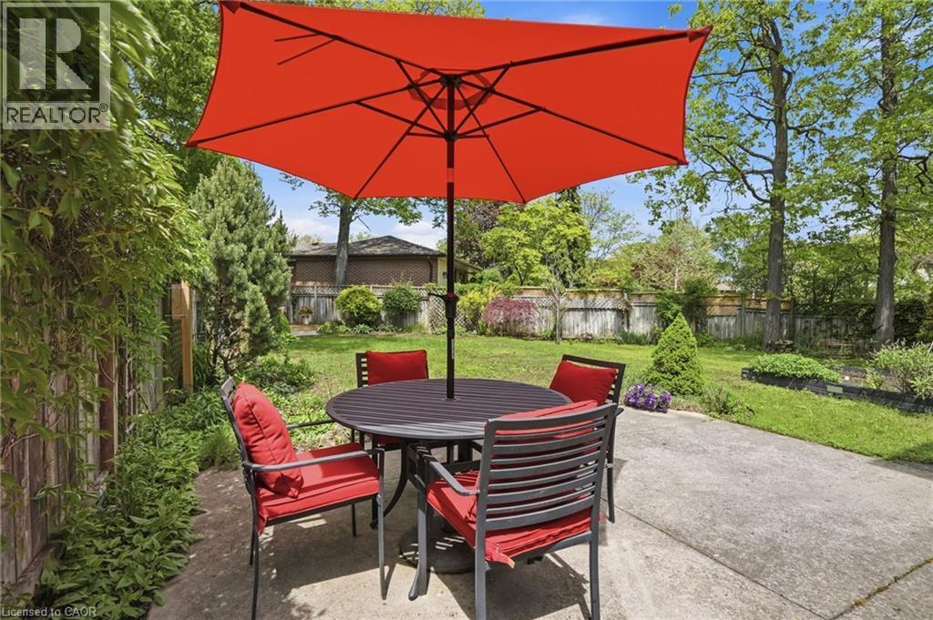 1381 Majestic Drive, Burlington, ON - Outdoor