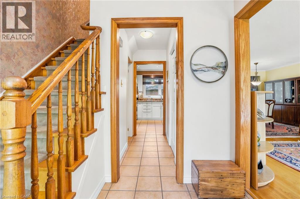1381 Majestic Drive, Burlington, ON - Indoor Photo Showing Other Room