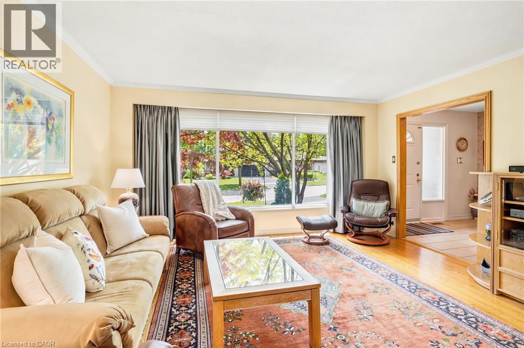 1381 Majestic Drive, Burlington, ON - Indoor Photo Showing Living Room