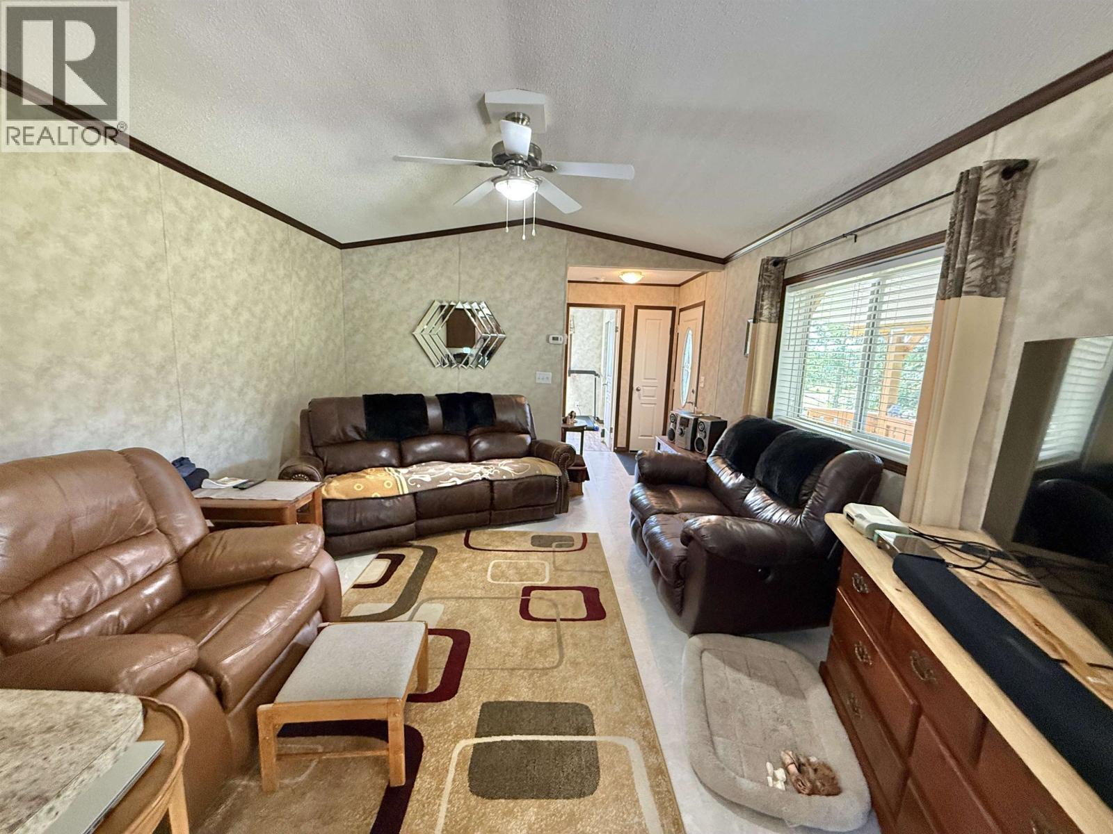 2305 Murray Road, Quesnel, BC - Indoor Photo Showing Living Room