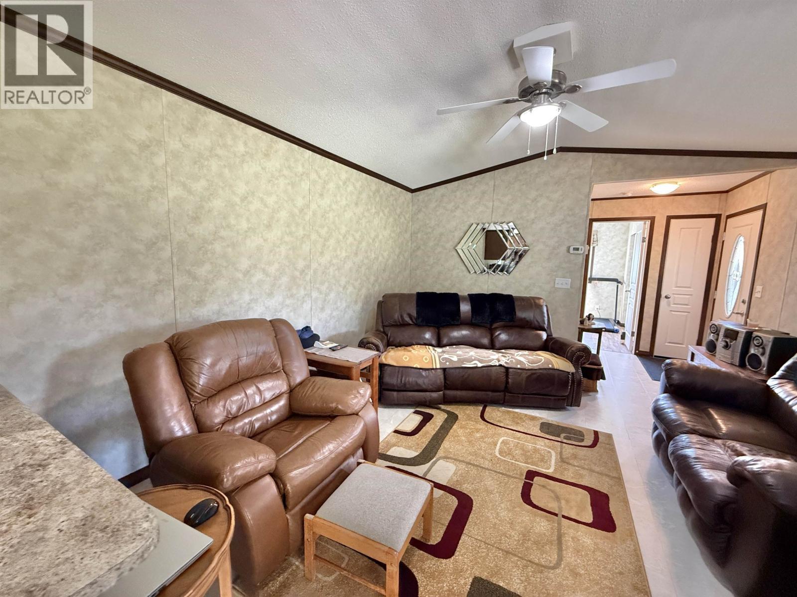2305 Murray Road, Quesnel, BC - Indoor Photo Showing Living Room