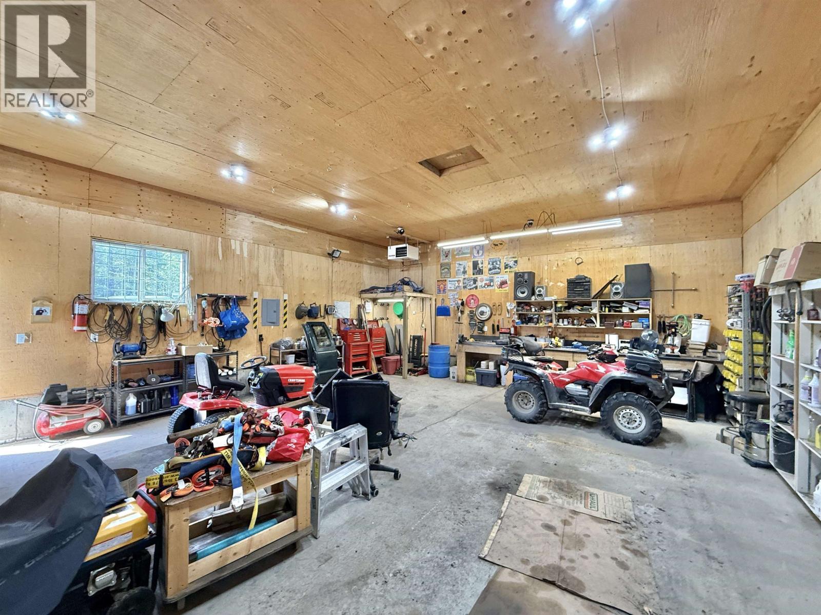 2305 Murray Road, Quesnel, BC - Indoor Photo Showing Garage