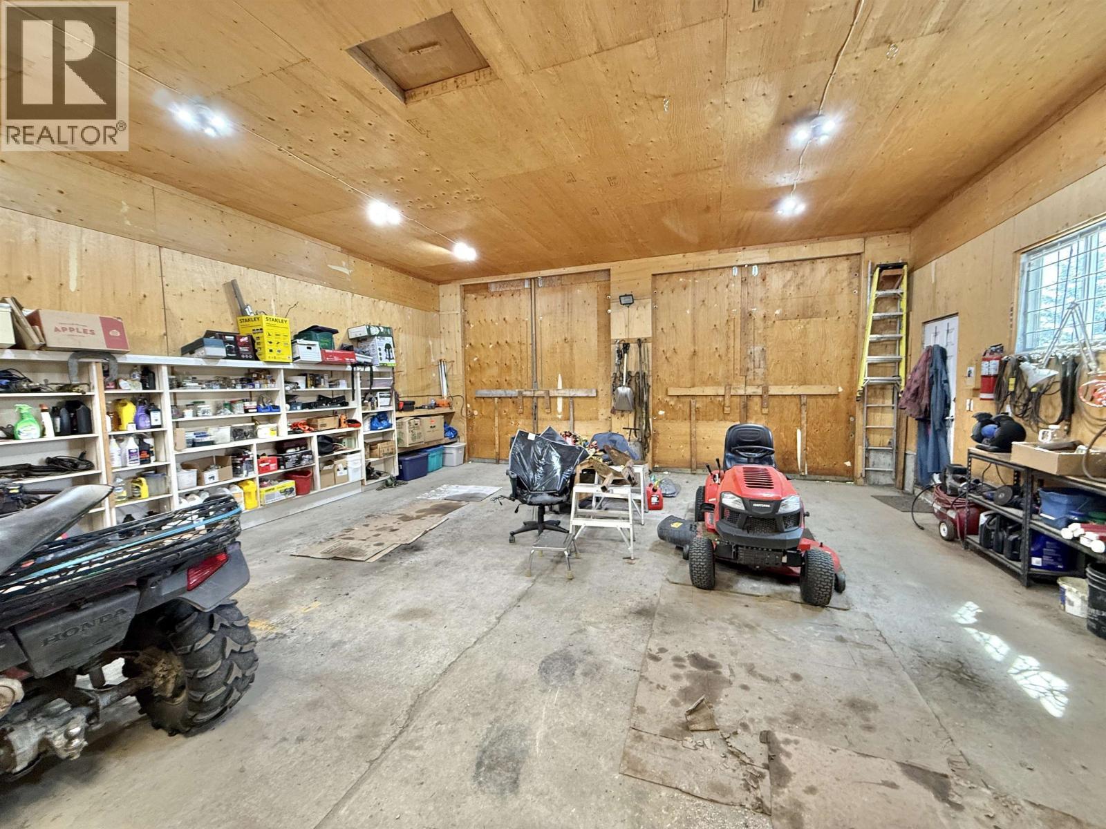 2305 Murray Road, Quesnel, BC - Indoor Photo Showing Garage