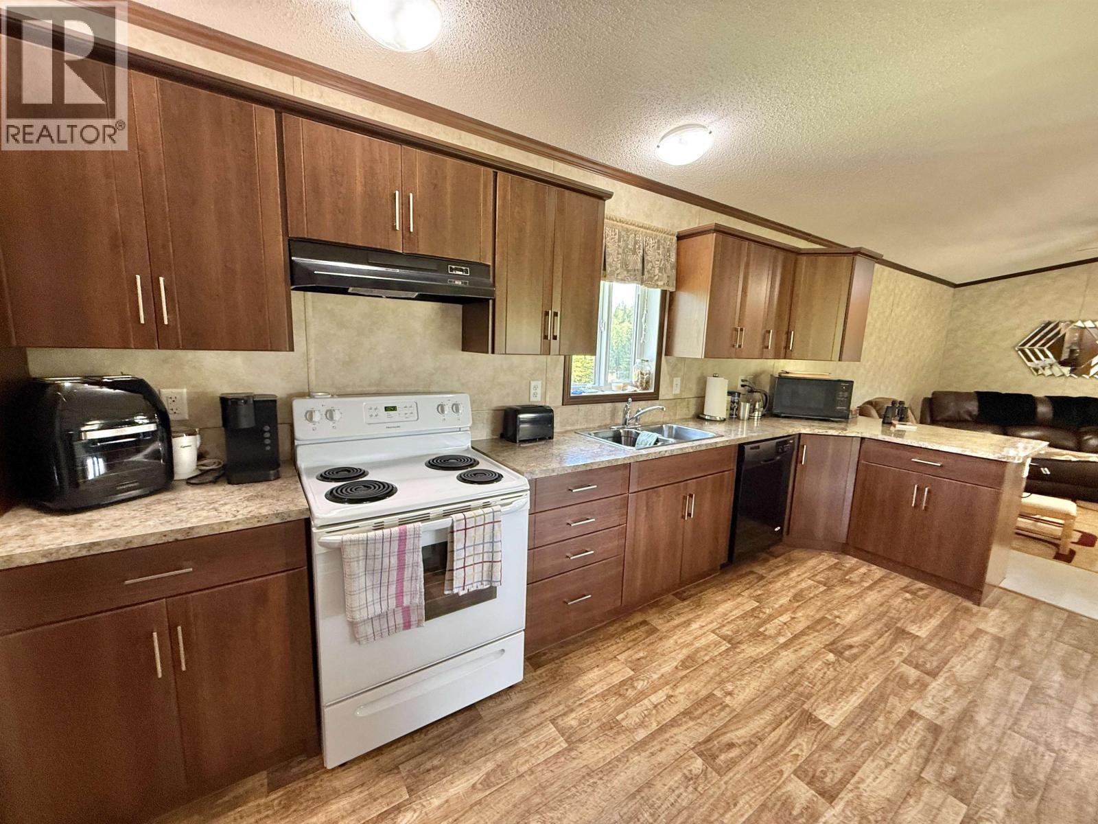 2305 Murray Road, Quesnel, BC - Indoor Photo Showing Kitchen With Double Sink