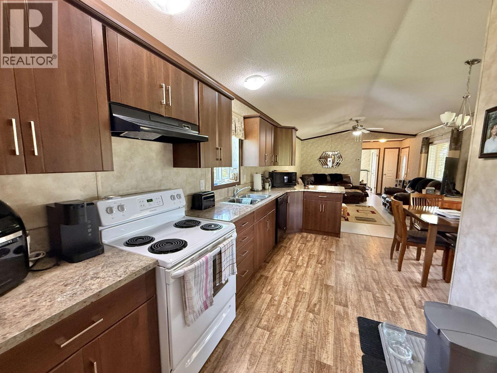 2305 Murray Road, Quesnel, BC - Indoor Photo Showing Kitchen With Double Sink