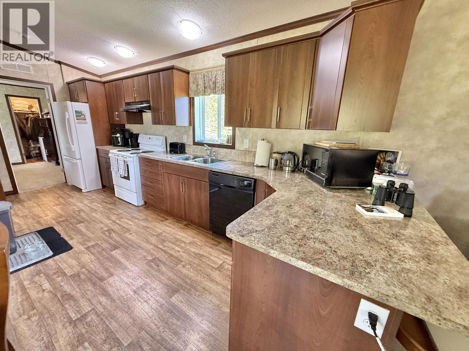 2305 Murray Road, Quesnel, BC - Indoor Photo Showing Kitchen With Double Sink