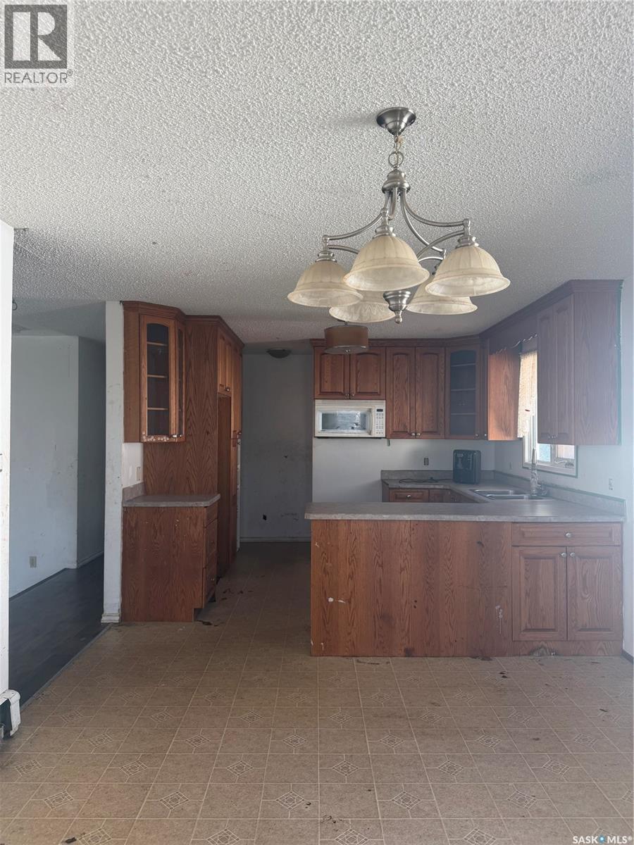 318 25Th Street E, Prince Albert, SK - Indoor Photo Showing Kitchen