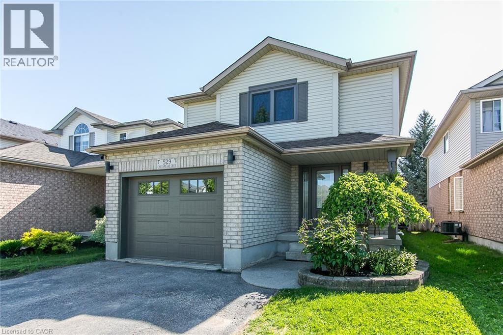Two-story residence featuring light brick and horizontal siding - 529 Chesapeake Crescent, Waterloo, ON - Outdoor With Exterior