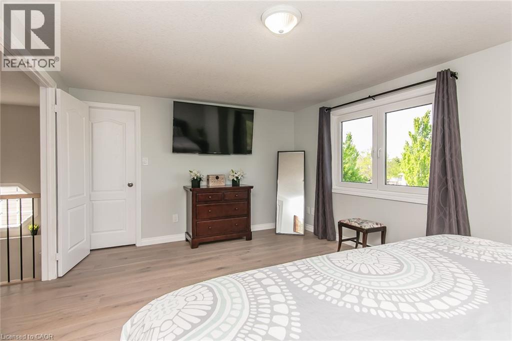 Spacious room featuring light wood-finish flooring and a double window - 529 Chesapeake Crescent, Waterloo, ON - Indoor Photo Showing Bedroom