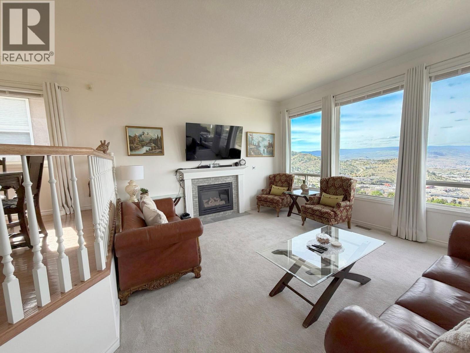 2080 Pacific Way Unit# 33, Kamloops, BC - Indoor Photo Showing Living Room With Fireplace