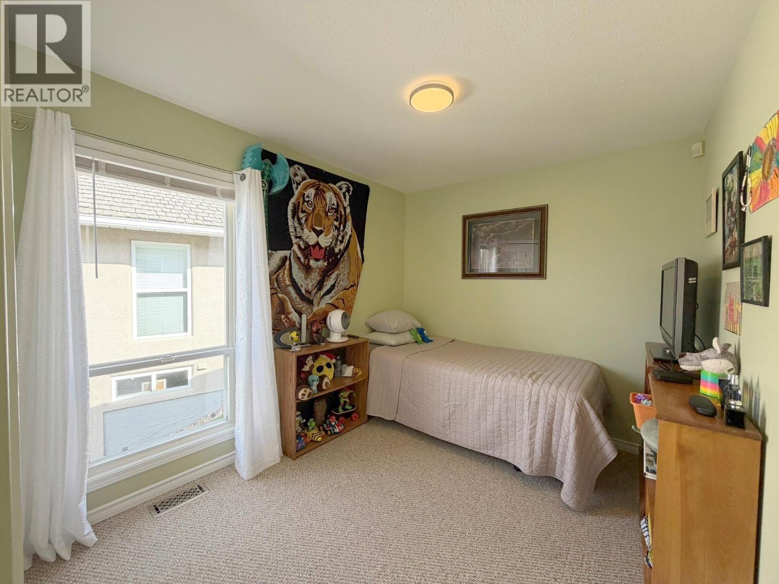 2080 Pacific Way Unit# 33, Kamloops, BC - Indoor Photo Showing Bedroom