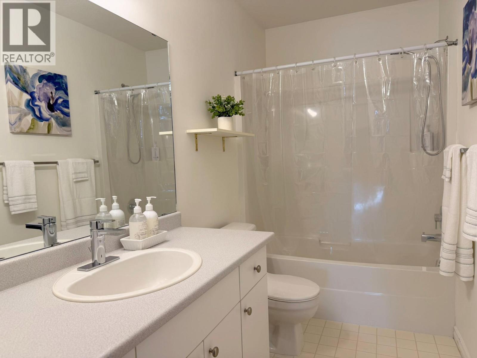 2080 Pacific Way Unit# 33, Kamloops, BC - Indoor Photo Showing Bathroom
