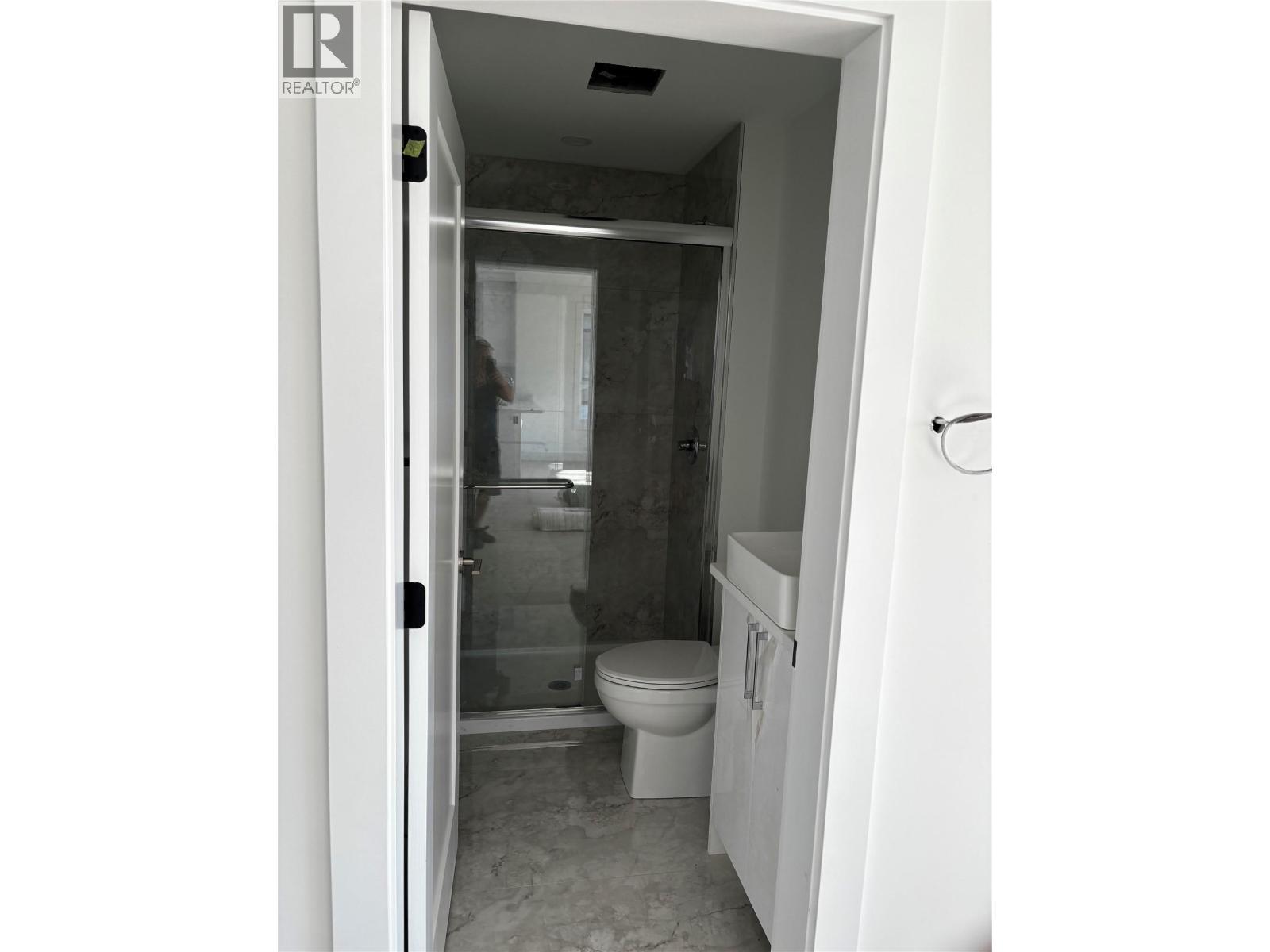 3 piece bathroom on main floor - 980 Franklyn Road Unit# 3 Lot# 3, Kelowna, BC