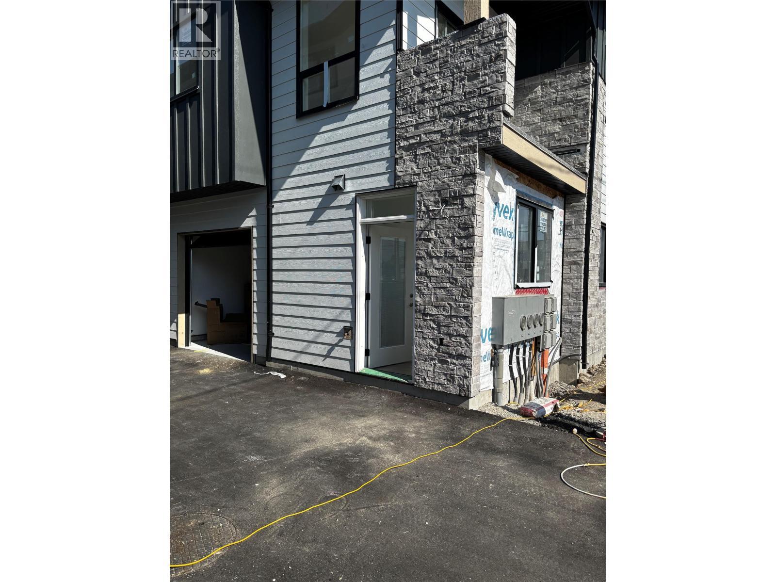 2 bedroom corner unit with balcony - 980 Franklyn Road Unit# 3 Lot# 3, Kelowna, BC
