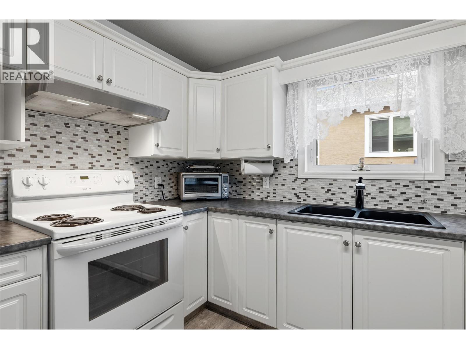 2250 Louie Drive Unit# 69, Westbank, BC - Indoor Photo Showing Kitchen With Double Sink