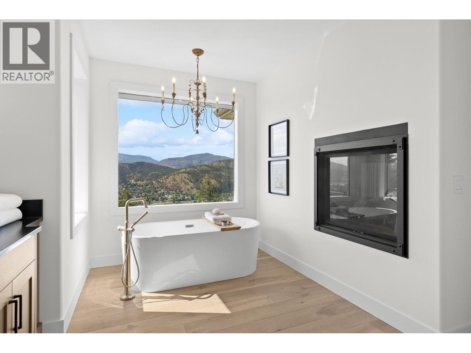 2150 Breckenridge Court, Kelowna, BC - Indoor