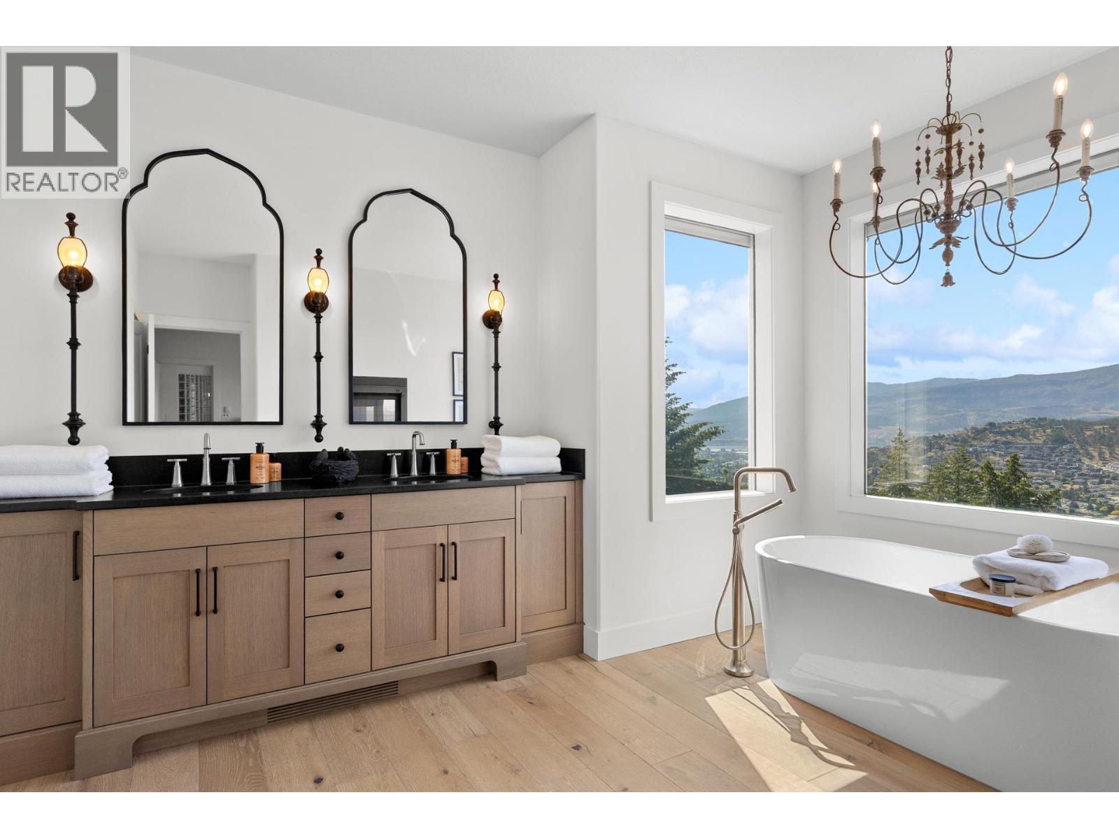2150 Breckenridge Court, Kelowna, BC - Indoor Photo Showing Bathroom