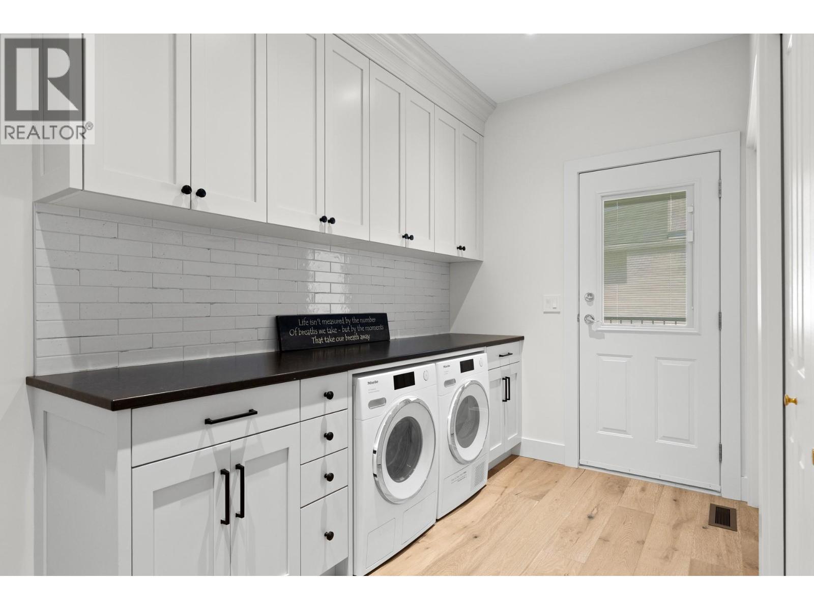 2150 Breckenridge Court, Kelowna, BC - Indoor Photo Showing Laundry Room