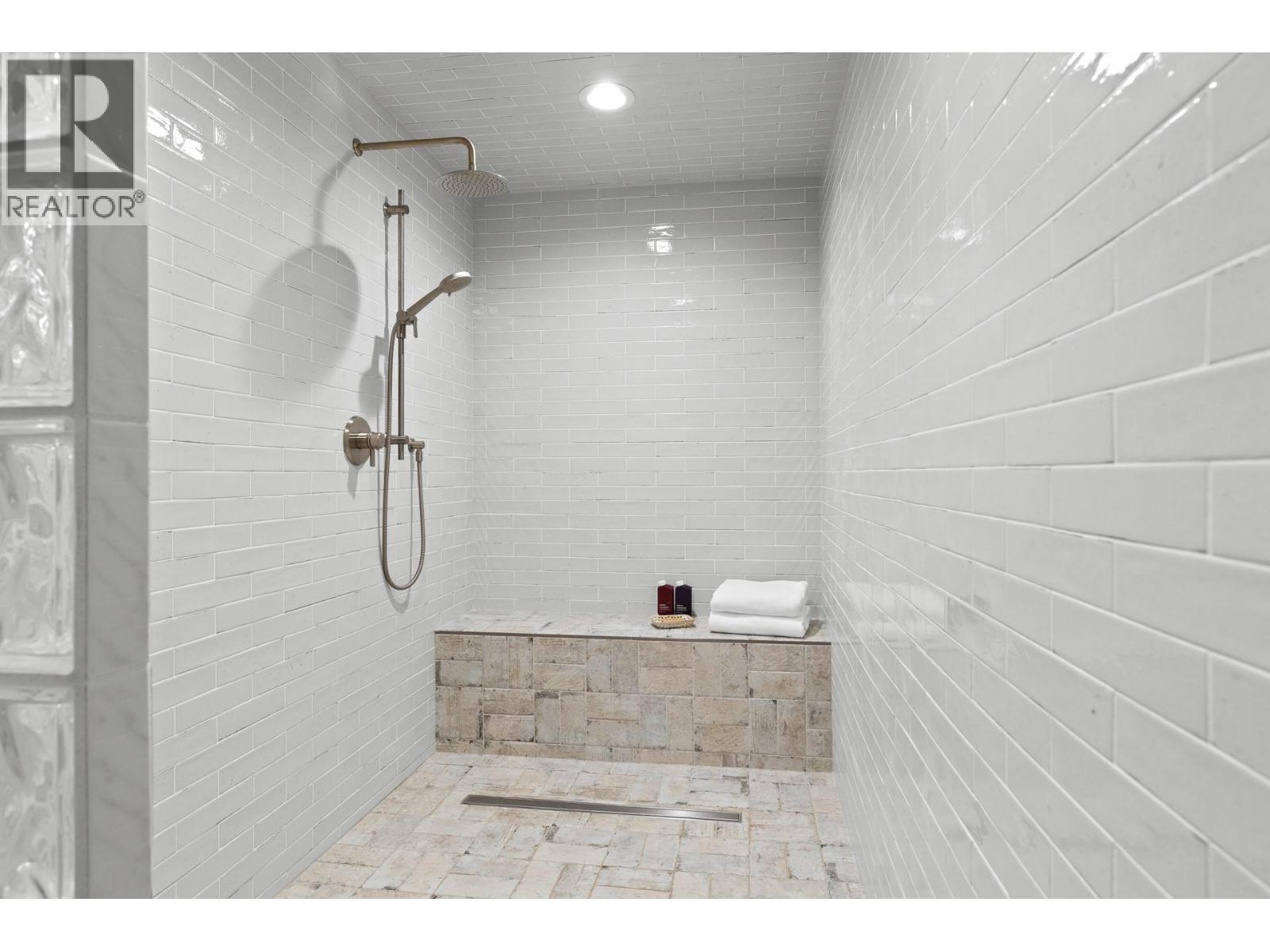 2150 Breckenridge Court, Kelowna, BC - Indoor Photo Showing Bathroom