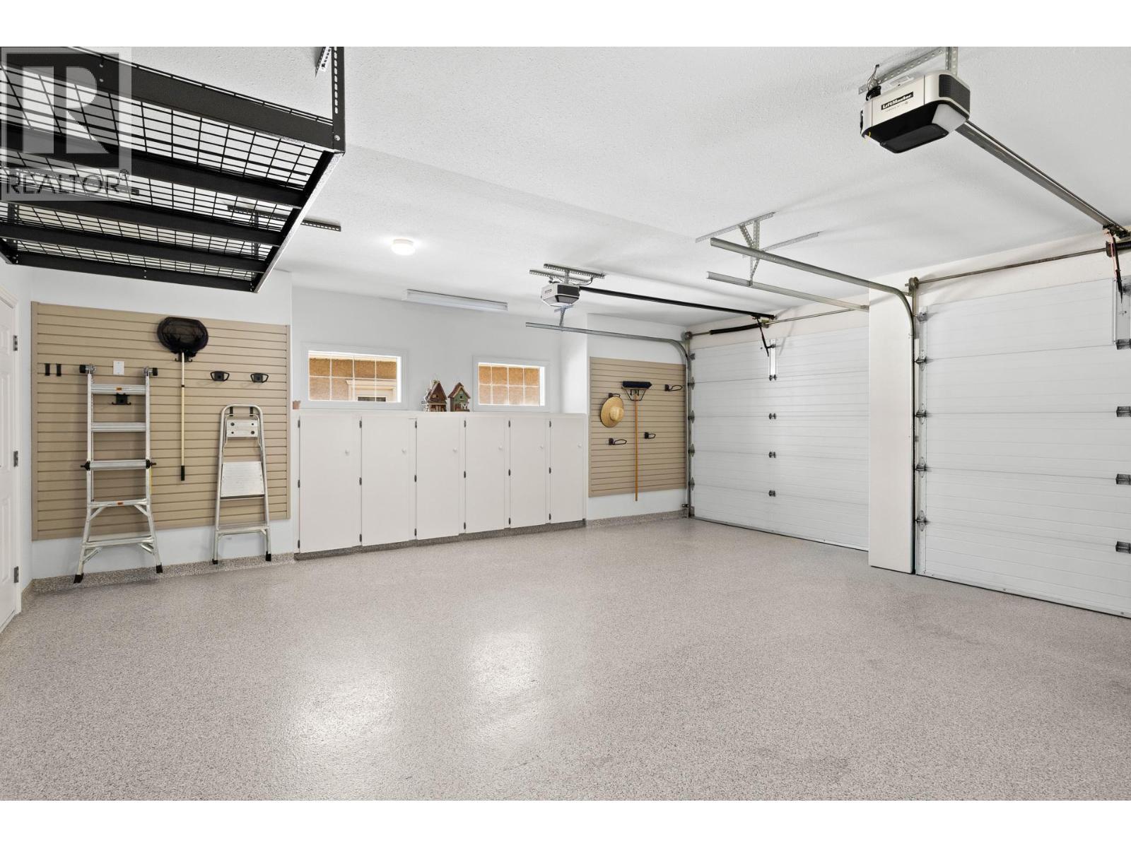 2150 Breckenridge Court, Kelowna, BC - Indoor Photo Showing Garage