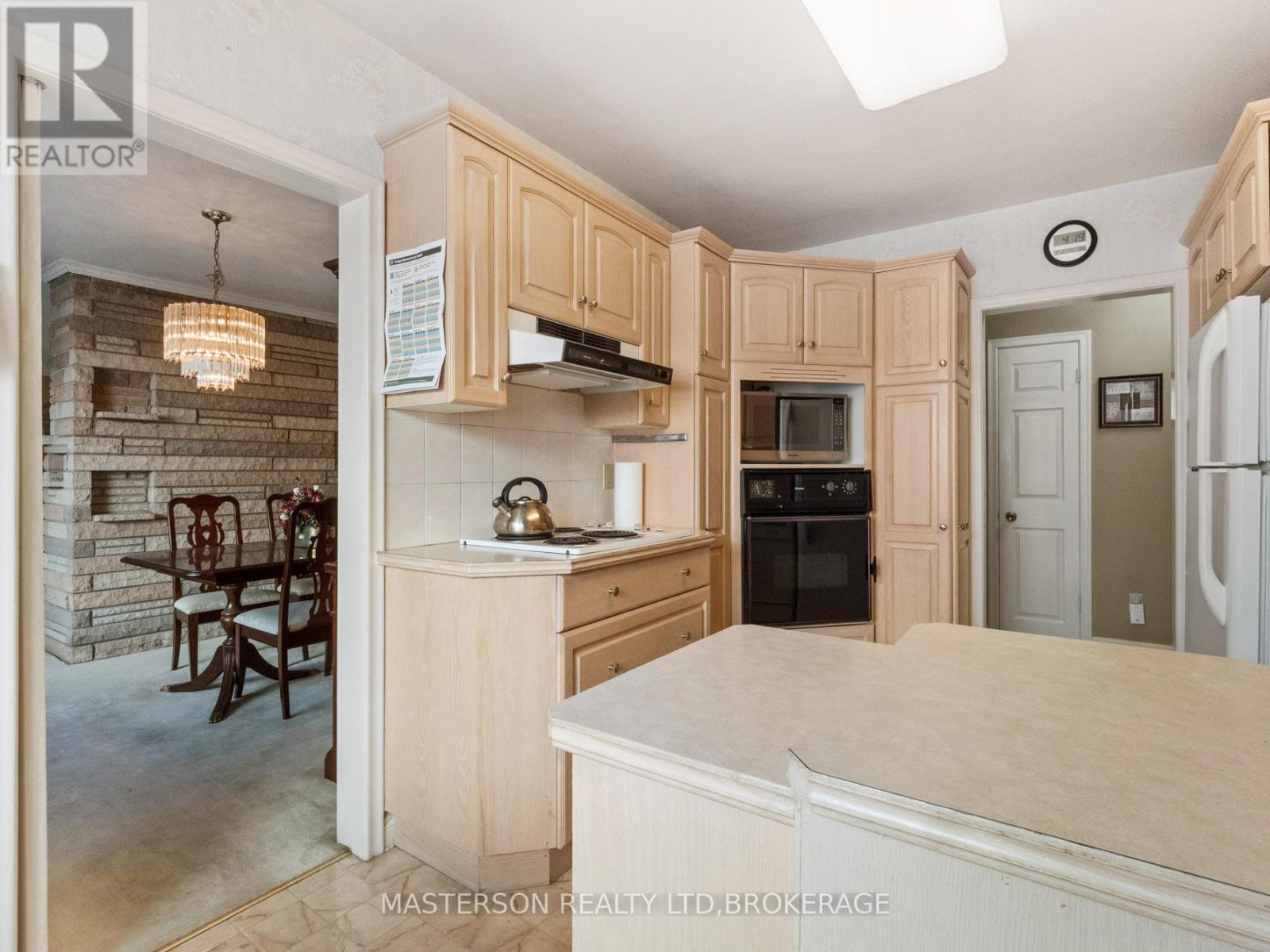 5 Burdy Drive, St. Catharines (Grapeview), ON - Indoor Photo Showing Kitchen