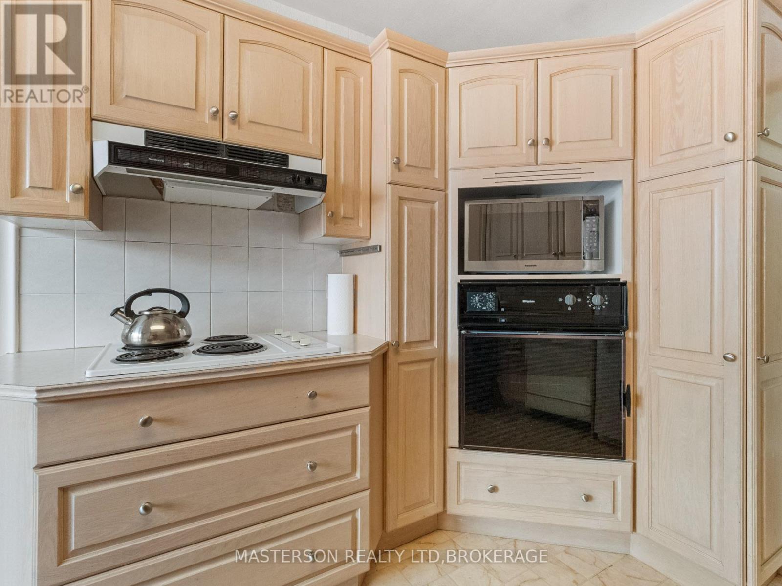 5 Burdy Drive, St. Catharines (Grapeview), ON - Indoor Photo Showing Kitchen