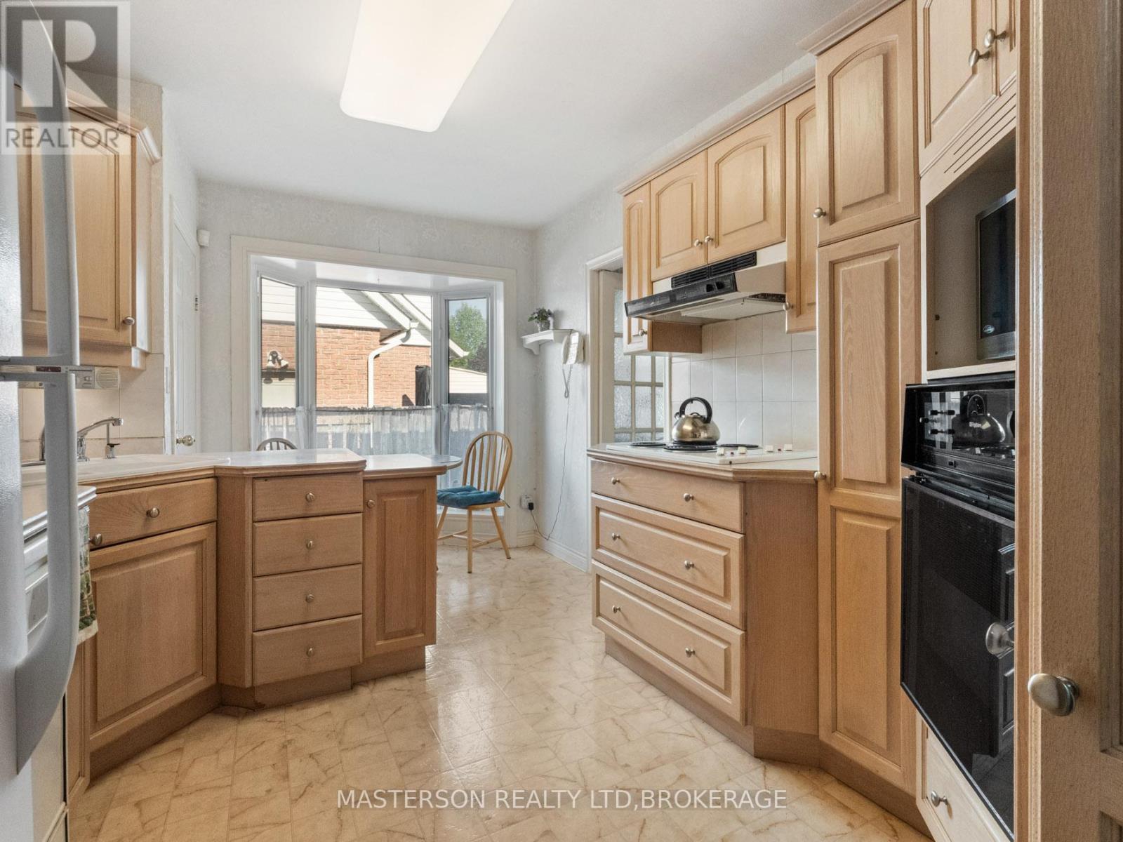 5 Burdy Drive, St. Catharines (Grapeview), ON - Indoor Photo Showing Kitchen