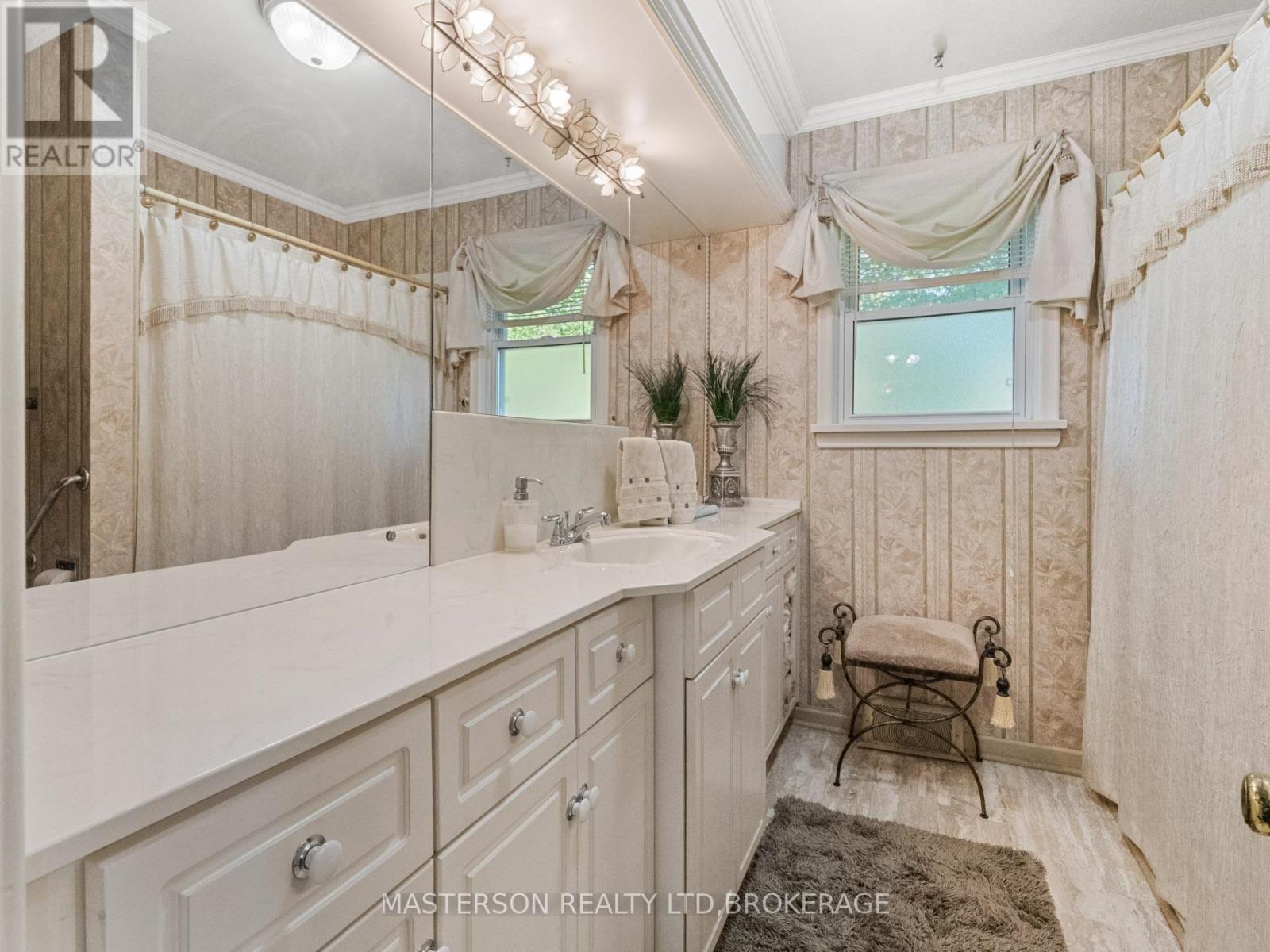 5 Burdy Drive, St. Catharines (Grapeview), ON - Indoor Photo Showing Bathroom