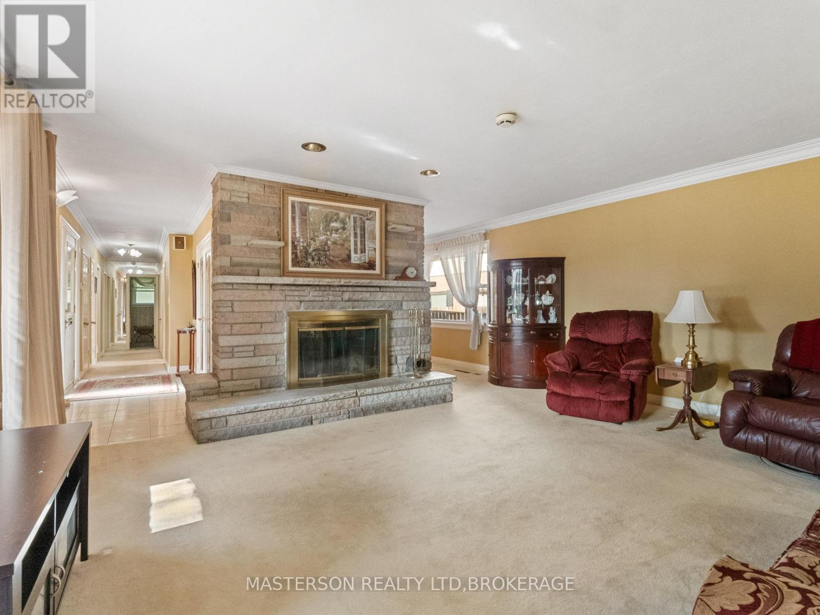 5 Burdy Drive, St. Catharines (Grapeview), ON - Indoor Photo Showing Living Room With Fireplace