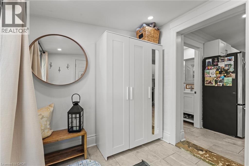 99 Edgemont Street N, Hamilton, ON - Indoor