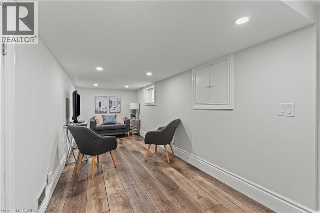 99 Edgemont Street N, Hamilton, ON - Indoor Photo Showing Other Room