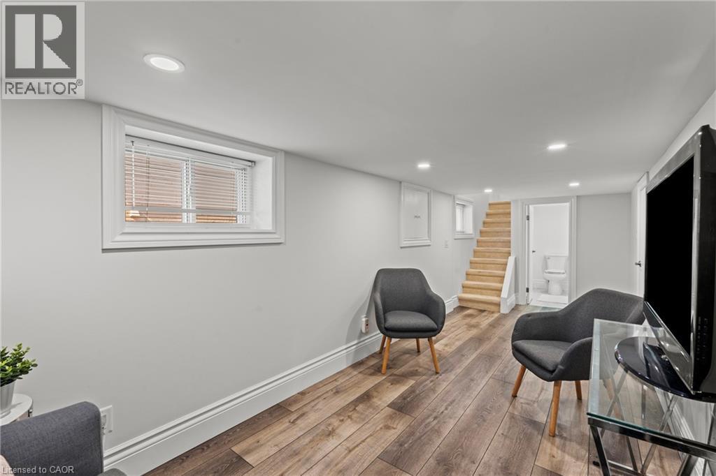 99 Edgemont Street N, Hamilton, ON - Indoor