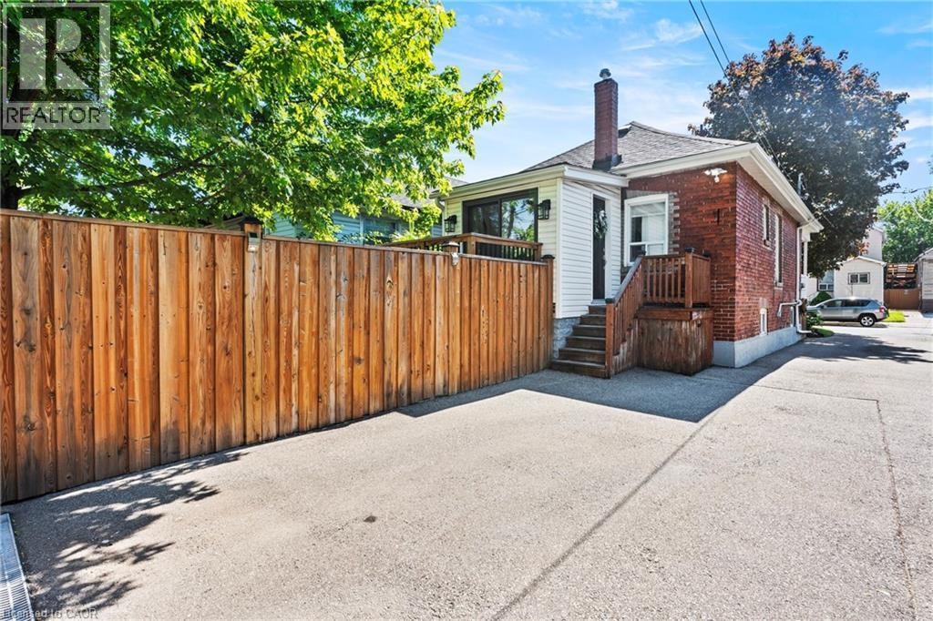 99 Edgemont Street N, Hamilton, ON - Outdoor