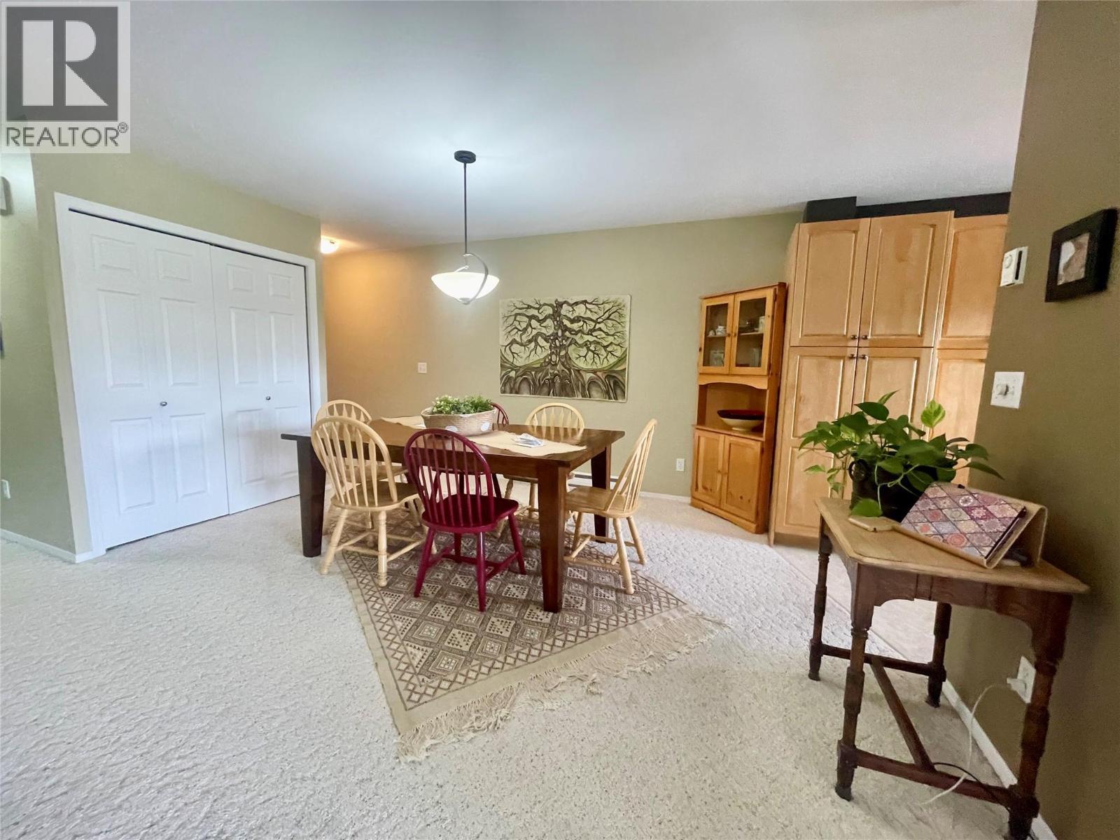 1672 Thayer Court, Kelowna, BC - Indoor Photo Showing Dining Room