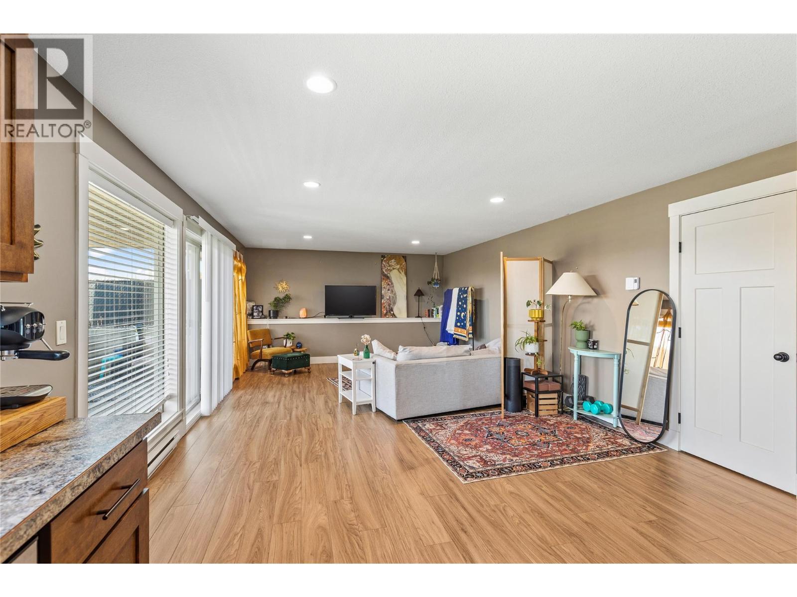 Suite Living room - 6552 Blackcomb Place, Vernon, BC