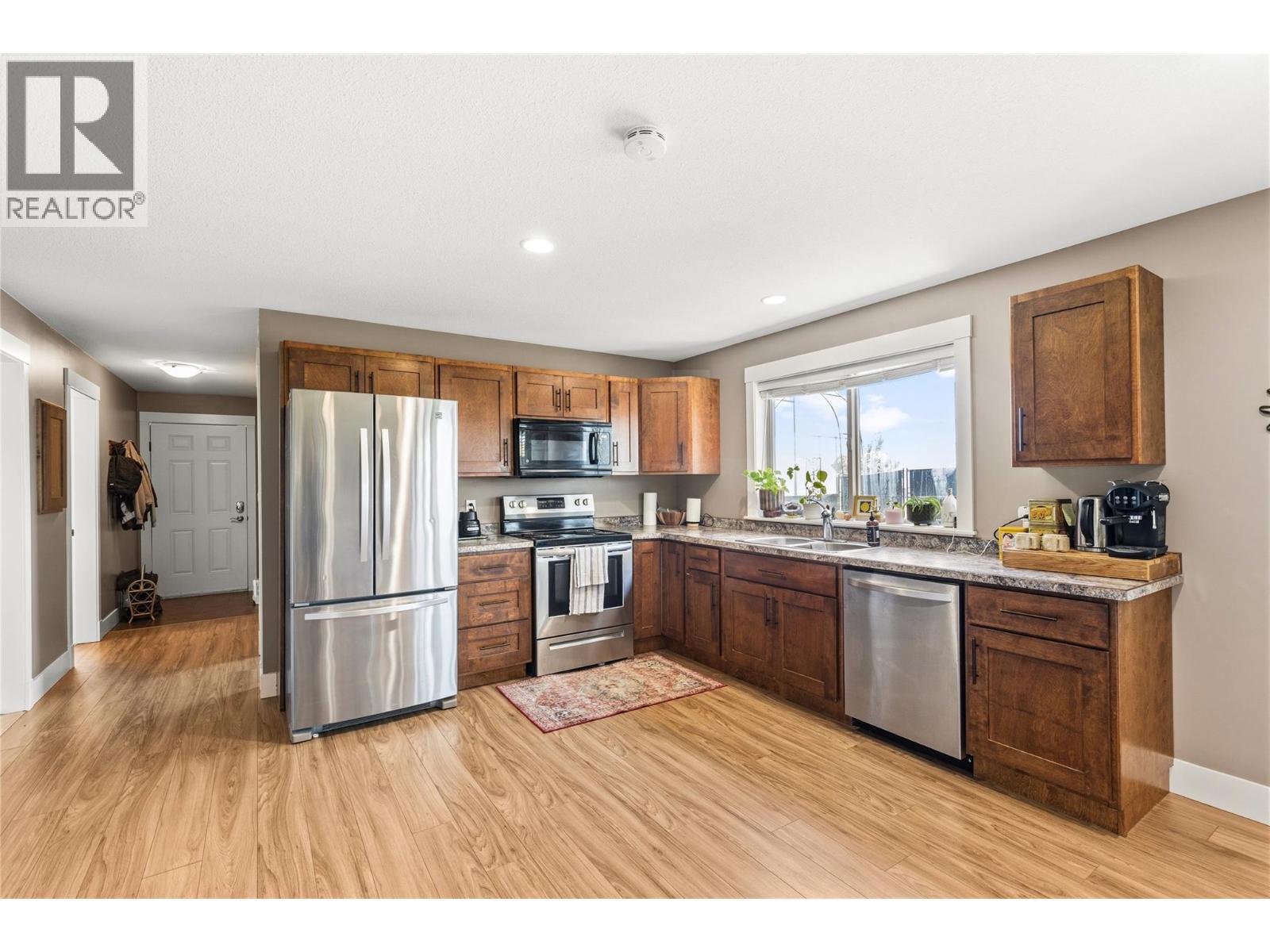 Suite Kitchen - 6552 Blackcomb Place, Vernon, BC