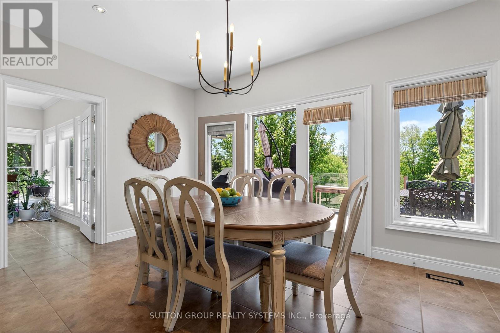 11310 Taylor Court, Milton, ON - Indoor Photo Showing Dining Room