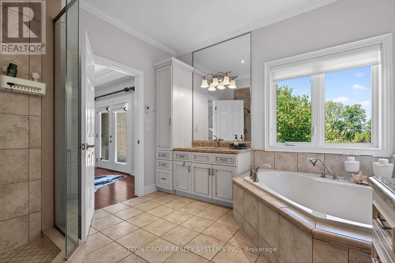 11310 Taylor Court, Milton, ON - Indoor Photo Showing Bathroom