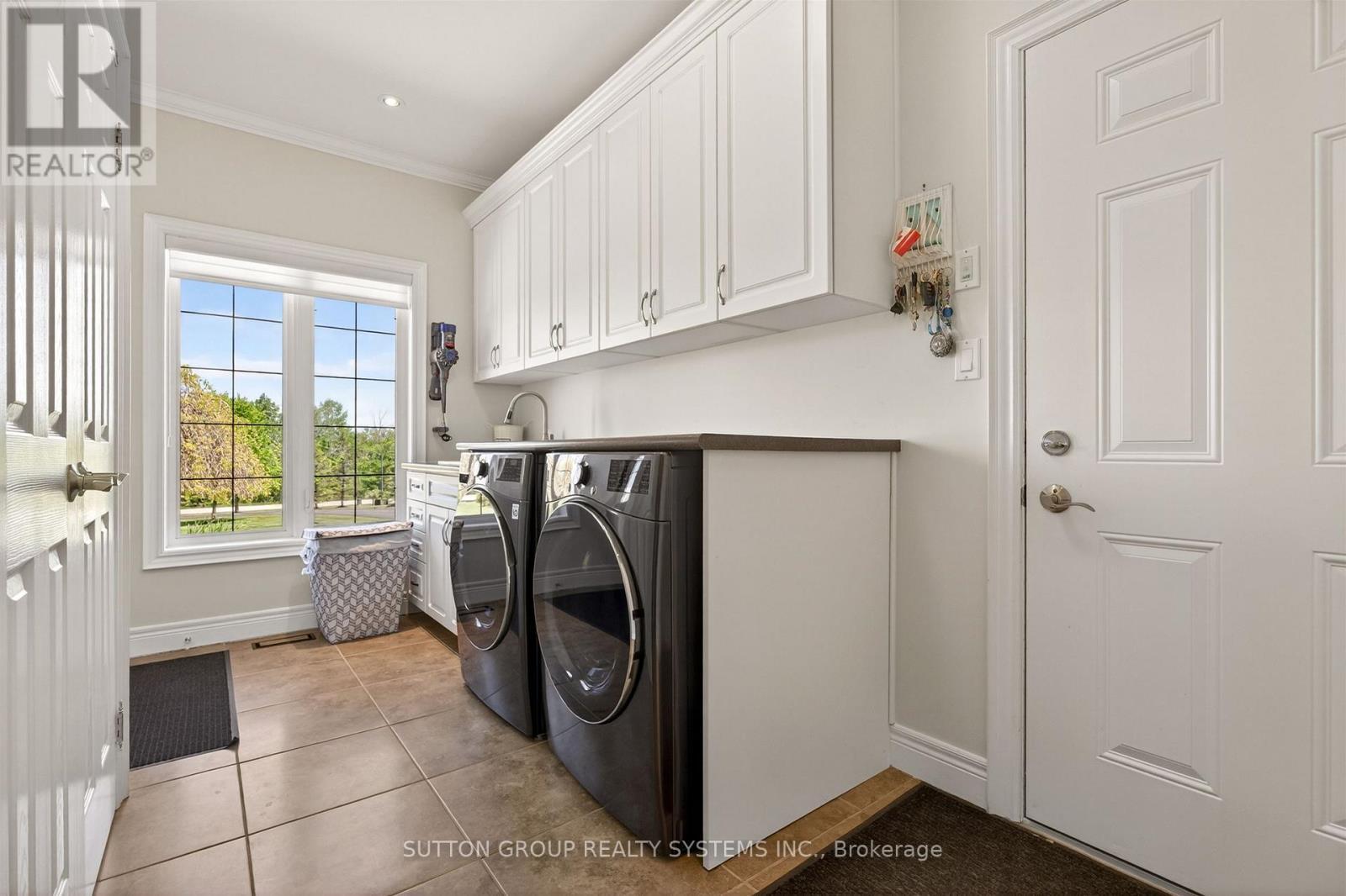11310 Taylor Court, Milton, ON - Indoor Photo Showing Laundry Room