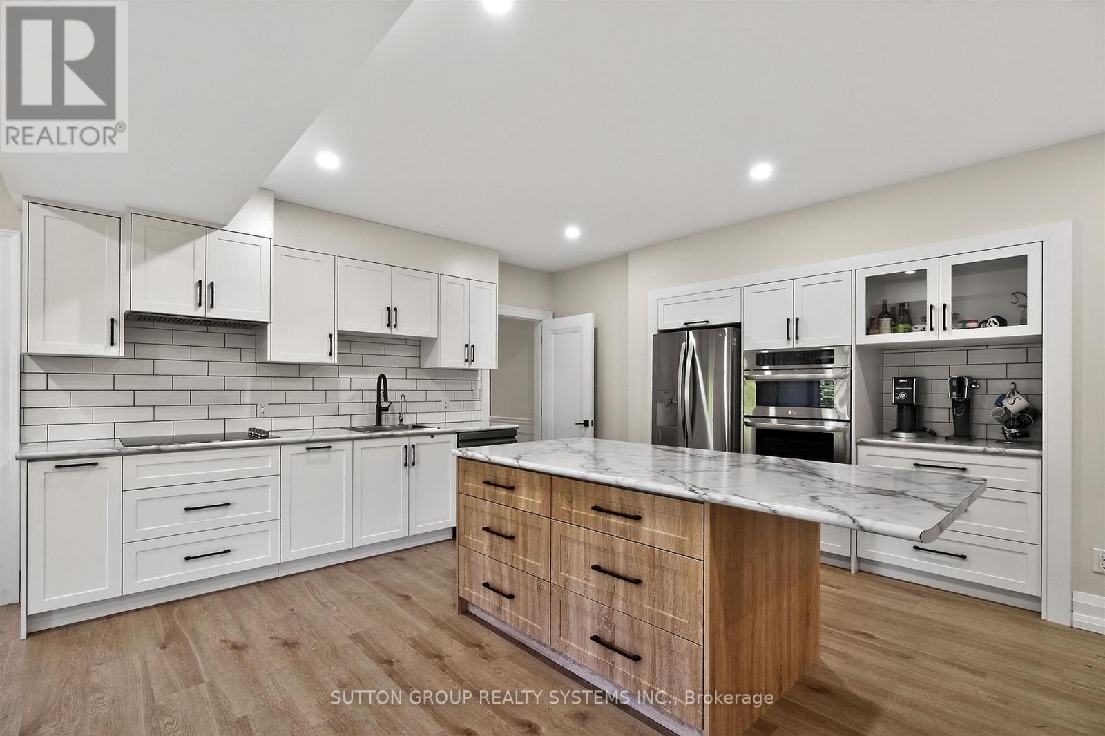 11310 Taylor Court, Milton, ON - Indoor Photo Showing Kitchen With Upgraded Kitchen