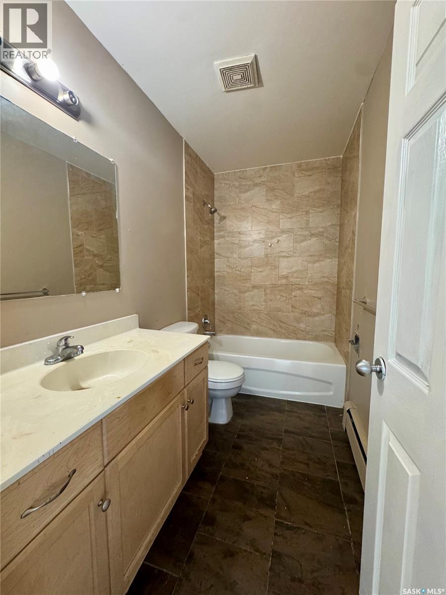 11 2320 13Th Avenue, Regina, SK - Indoor Photo Showing Bathroom