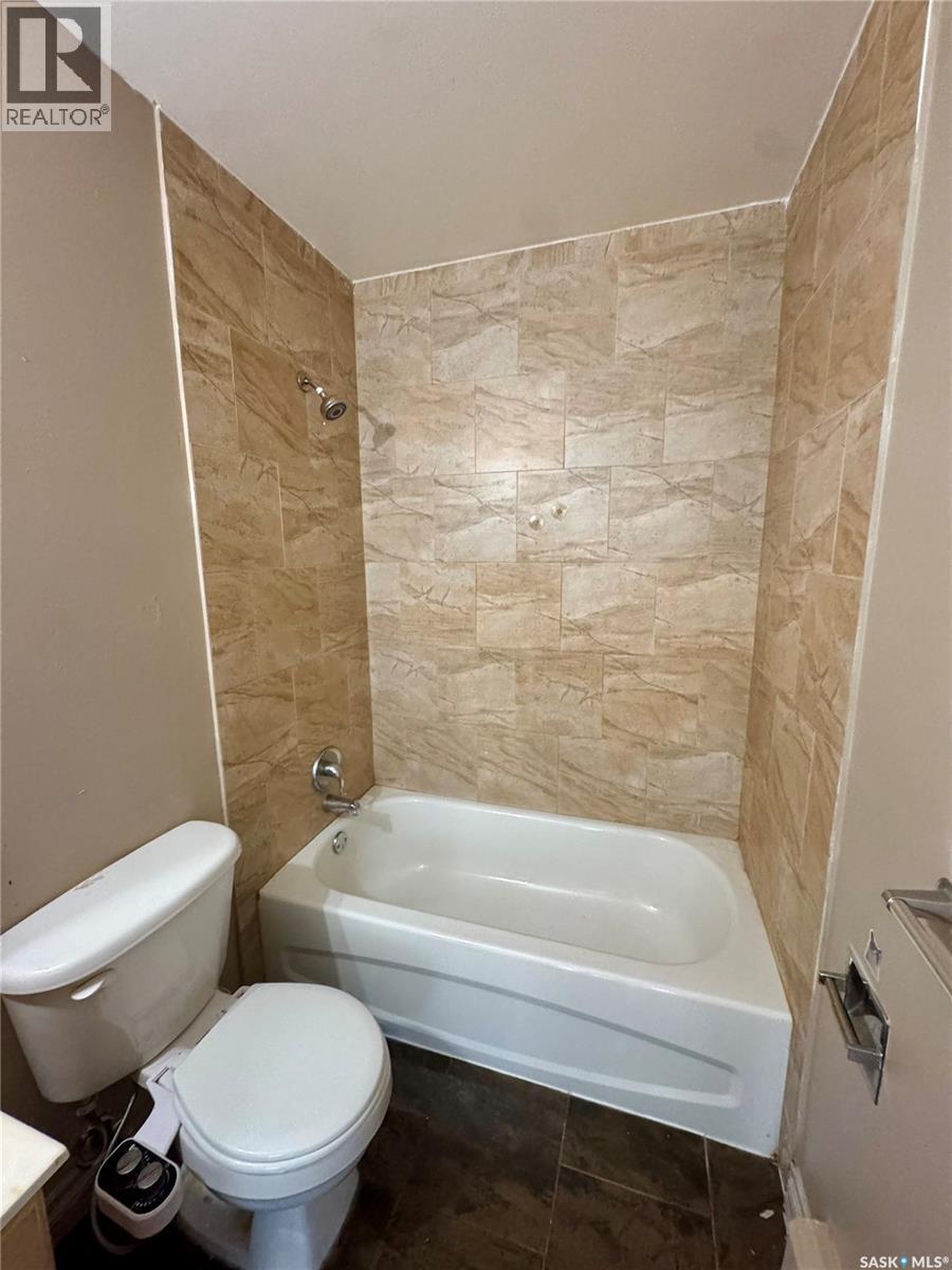 11 2320 13Th Avenue, Regina, SK - Indoor Photo Showing Bathroom