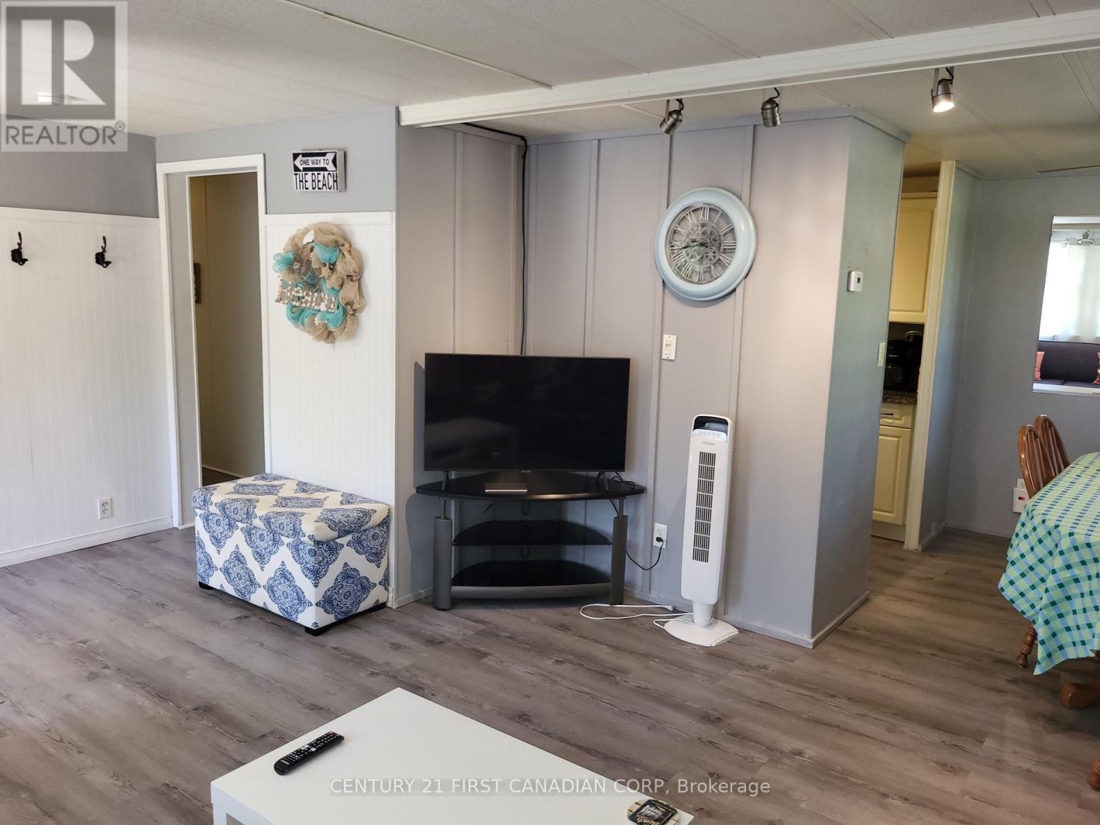 72599 Stanley Street, Bluewater (Hay), ON - Indoor Photo Showing Kitchen