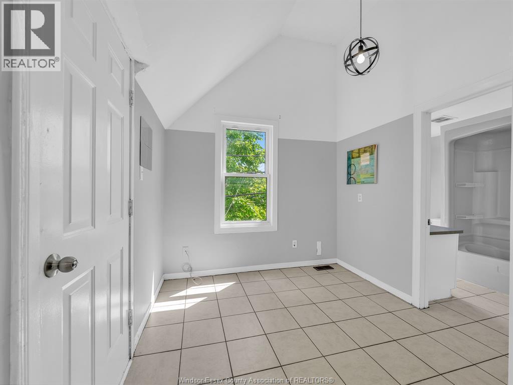 1153 University Avenue East, Windsor, ON