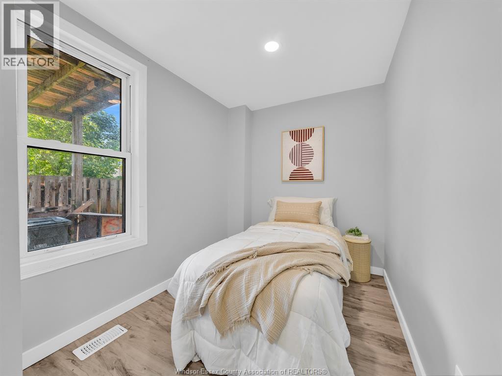 1153 University Avenue East, Windsor, ON