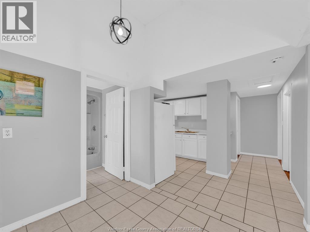 1153 University Avenue East, Windsor, ON