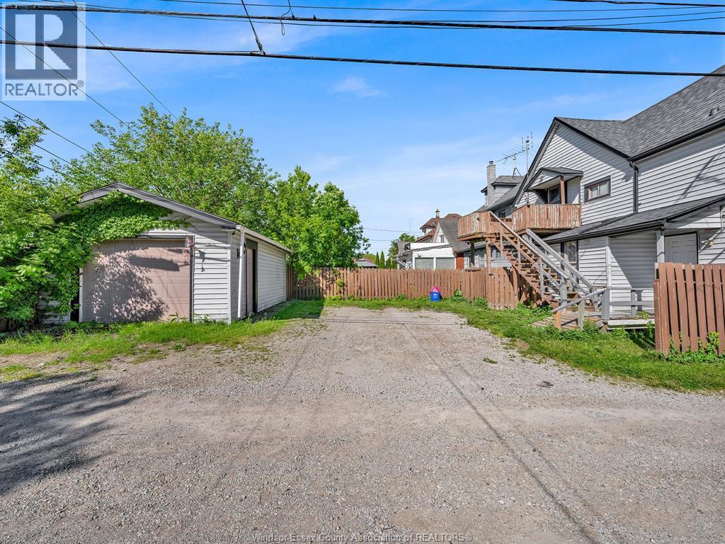 1153 University Avenue East, Windsor, ON