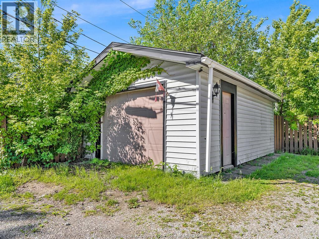 1153 University Avenue East, Windsor, ON