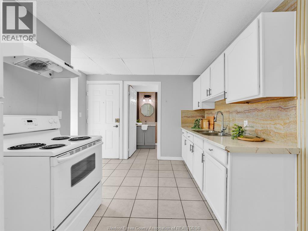 1153 University Avenue East, Windsor, ON
